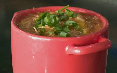 Cuscuz mole com frango desfiado: receita de R$ 35 rende 10 porções