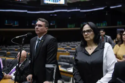 Damares critica silêncio de pré-candidatos sobre ataques a mulheres