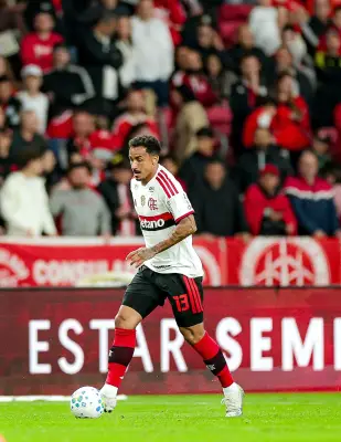 Danilo cobra autocrítica e reconexão com ideias de Jardim após empate do Flamengo
