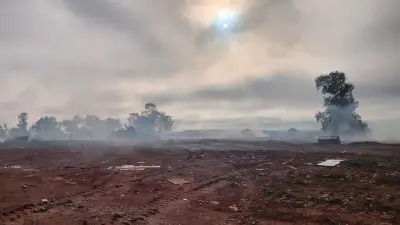 Defesa Civil combate incêndio em depósito municipal de Regente Feijó (SP)