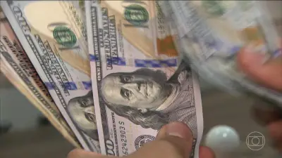 Dólar sobe 0,17% com tarifaço de Trump e tensões no Oriente Médio