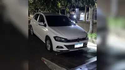Dois presos por roubo de carro e celular em Uberlândia