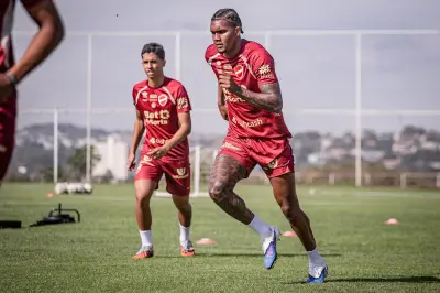 Douglas Mendes regularizado e pode estrear pelo Vila Nova contra o Fortaleza