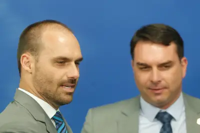 Eduardo Bolsonaro apoia críticas de Milei e vê interferência do PT na Argentina