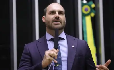 Eduardo Bolsonaro defende Valdemar e chama Dino de 'comunista totalitário'