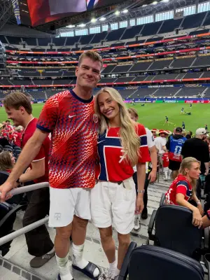 Esposa de Sorloth denuncia ódio nas redes após eliminação da Noruega