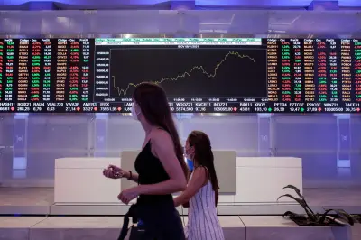 Estrangeiros injetam R$ 415 milhões na B3 em 28 de julho; saldo mensal supera R$ 3 bi