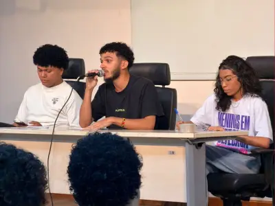 Estudantes da Ufac aprovam greve por tempo indeterminado por crise no transporte