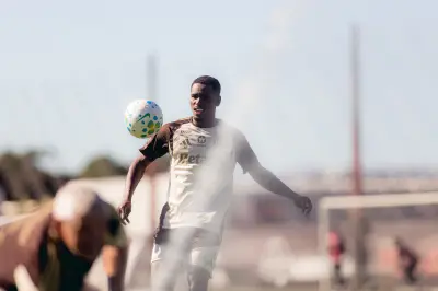 Evertton Araújo, do Flamengo, é sondado por clubes europeus