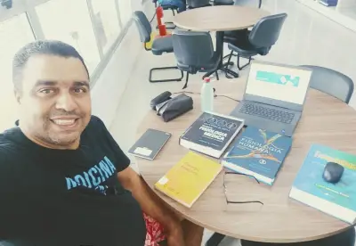Ex-detento conclui medicina e busca transferência para ficar perto da família