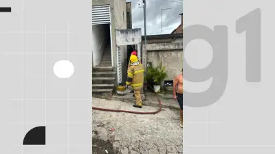 Explosão de botijão de gás fere homem e destrói casa em Campina Grande