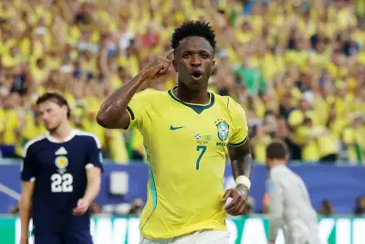 É #FAKE: juiz de Brasil x Escócia não foi suspenso após anular gol de Vini Jr.