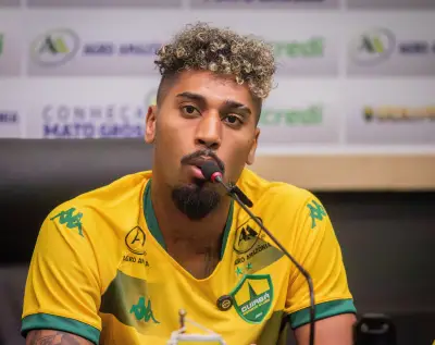 Fábio Gomes é apresentado no Cuiabá e promete velocidade e gols