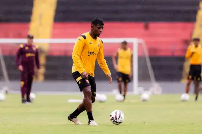 Fábio Matheus tem suspeita de rompimento no tornozelo e pode passar por cirurgia