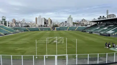 Figueirense retoma treinos após reunião e aguarda aporte de R$ 3 milhões
