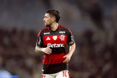 Flamengo anunciará busto de Arrascaeta em homenagem histórica