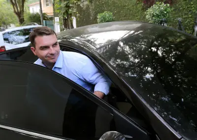 Flávio Bolsonaro descarta prometer mulheres ao STF em campanha