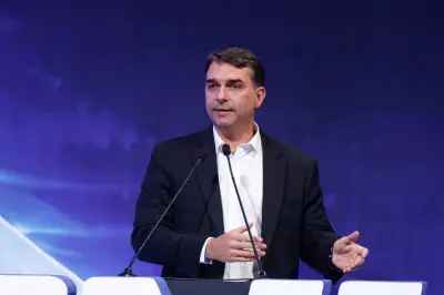 Flávio Bolsonaro intensifica ataques ao STF após veto de visitas