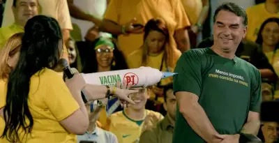 Flávio Bolsonaro propõe vouchers e microcrédito para mulheres no Ceará