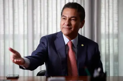 Flávio Bolsonaro sela apoio do Republicanos com promessa de vaga no STF