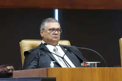 Flávio Dino autoriza notificação de estados e municípios por emendas Pix