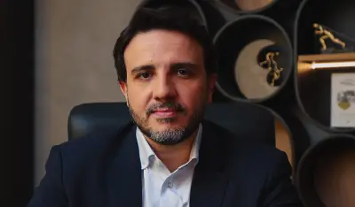 Flávio vende ilusão ao prometer celulares, diz Renan