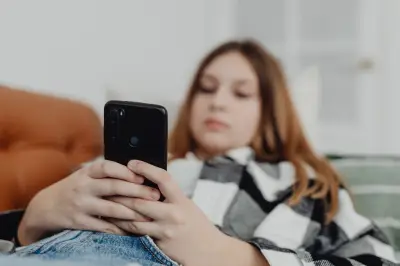 França pode proibir redes sociais para menores de 15 anos