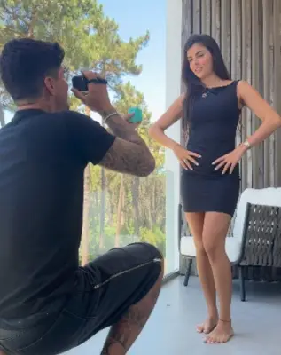 Gabriel Medina pede Isabella Arantes em casamento; veja vídeo