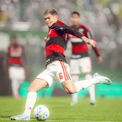 GE Flamengo critica Ayrton Lucas: 'Desde 2023 não consegue evoluir'