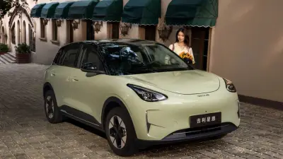 Geely EX2 nacional flagrado no PR com bateria de 47 kWh