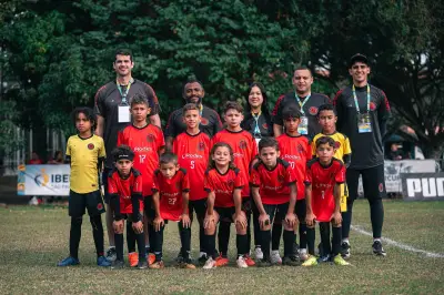 Golaço de bicicleta de Mateus Vieira marca IberCup Sub-9