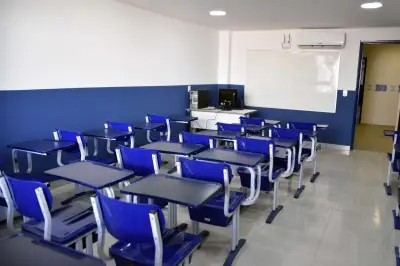 Governo do RJ garante complementação do piso e auxílio-alimentação para professores da Faetec