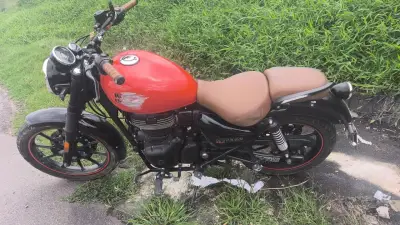 Homem de 61 anos fica ferido ao cair de moto na Via Dutra em Resende