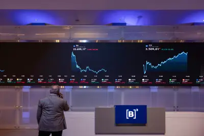 Ibovespa cede com menor apetite por risco; Petrobras e Vale limitam perdas