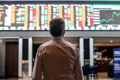 Ibovespa fecha em alta de 2,44% com Vale e Petrobras; dólar cai a R$ 5,05