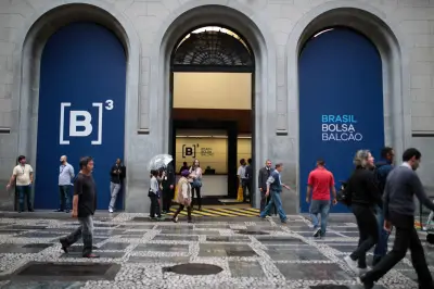 Ibovespa fecha estável com alta de 3,5% do BB; liquidez baixa