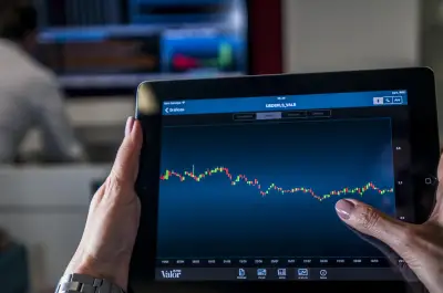 Ibovespa recupera 176 mil pontos com IPCA-15 abaixo do esperado
