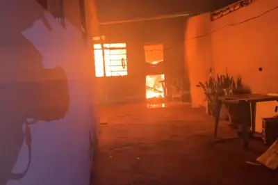 Incêndio criminoso atinge casa em Campo Grande; suspeitos são procurados