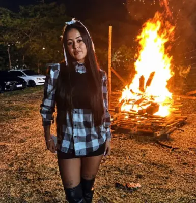 Influenciadora Thaís Moura morre em acidente de moto em Volta Redonda