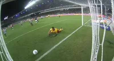 Jajá marca golaço e Lucas Arcanjo falha em Remo x Vitória pela Série B