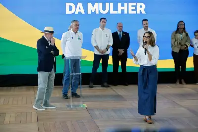 Janja faz mamografia em carreta de saúde no Rio e destaca prevenção