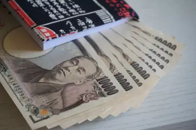 Japão e EUA fazem operações simultâneas para intervir no iene