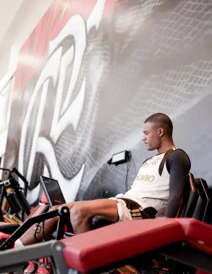 Jardim revela De la Cruz fora por lesão muscular no joelho no Flamengo