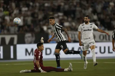 Joias da base brilham e Botafogo vence Santos com gol nos acréscimos