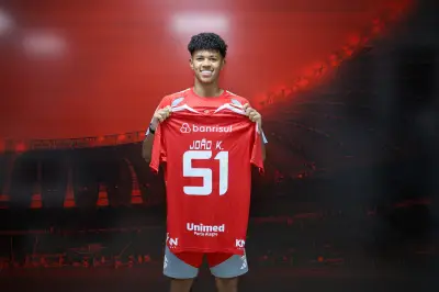 João Kempes renova com Inter até 2029; jovem de 17 anos é filho de ídolo