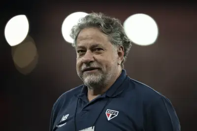 Julio Casares deixa conselho do São Paulo após gastos de R$1 milhão