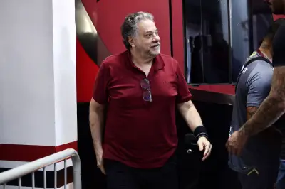 Julio Casares renuncia ao Conselho e entrega título de sócio do São Paulo