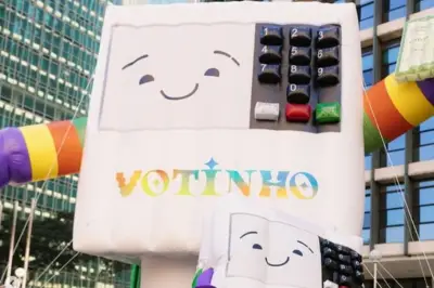 Justiça rejeita ação contra campanha Vote LGBT 2026 e boneco Votinho