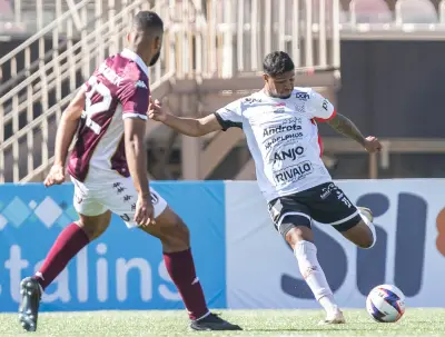Juventus-SP vira sobre Paulista com dois gols nos acréscimos e assume liderança isolada