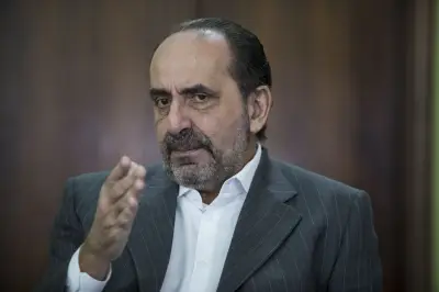 Kalil critica Zema e Simes em evento de campanha em MG